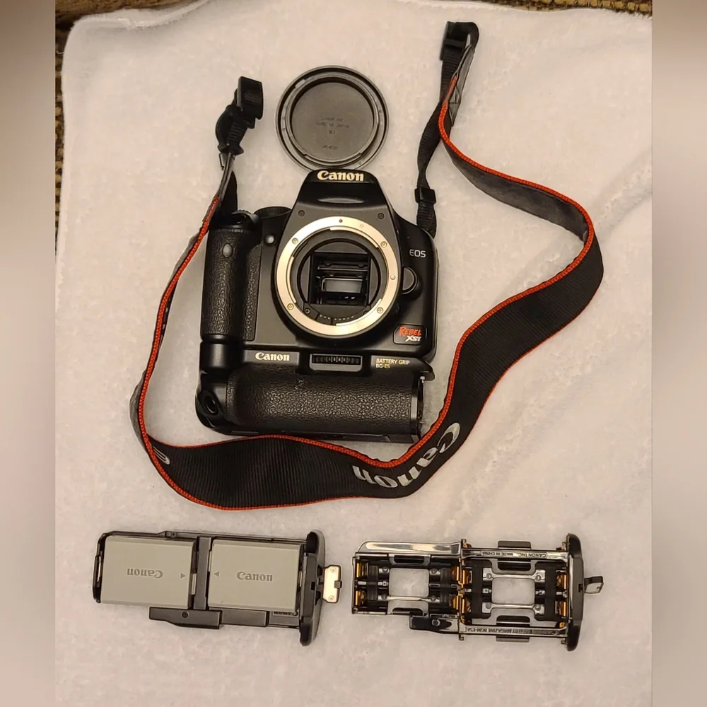 Canon EOS 450D / Rebel XSI DSLR with Battery Grip BG-ES